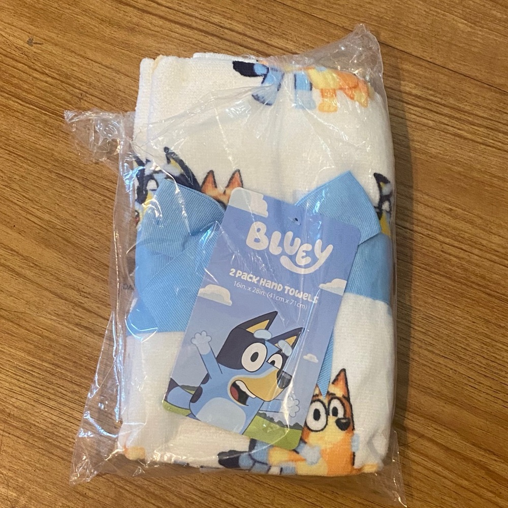 Bluey 2-Pack Hand Towels - Blue & White Cartoon Set